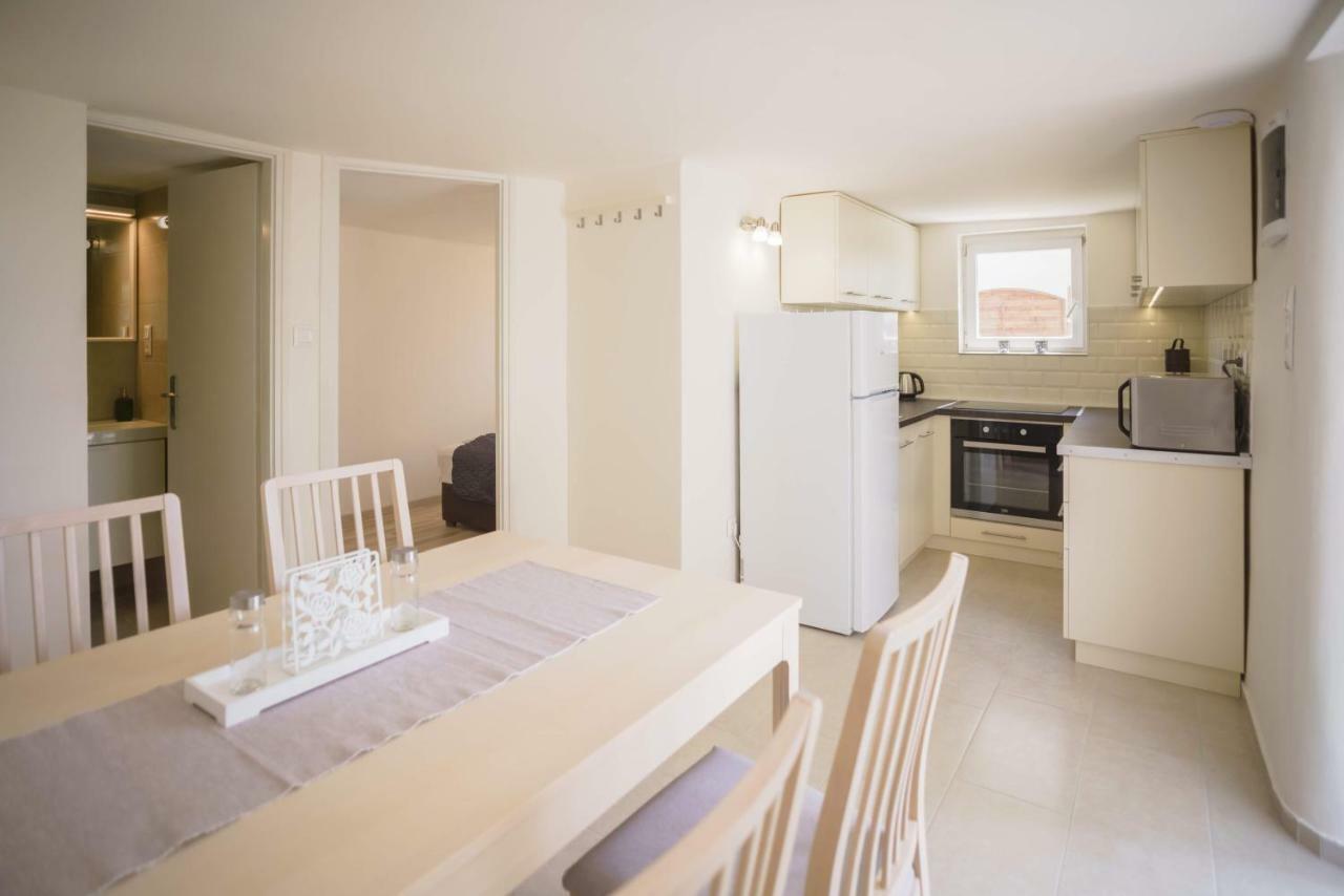 Eleven Apartman House Keszthely Exterior photo