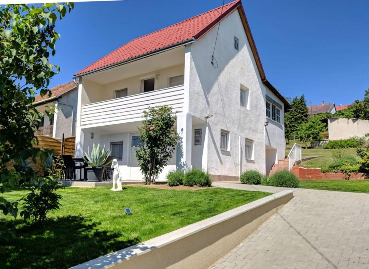 Eleven Apartman House Keszthely Exterior photo